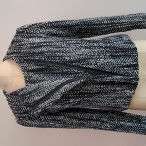 CAbi black & white tweed cropped jacket size 8